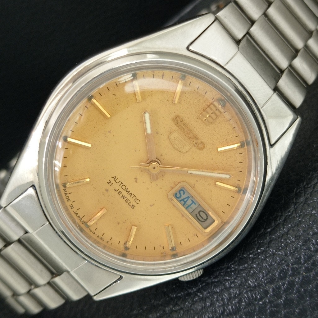 Vintage 1977 Seiko Automatic Mens Silver Watch WDaydate  Gold Accents